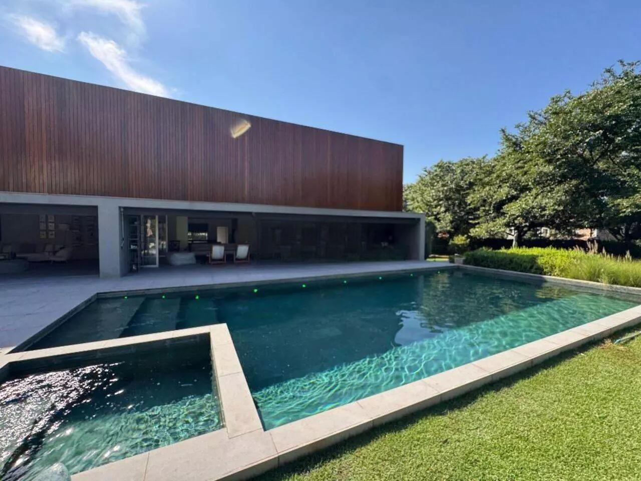 Casa com 5 quartos à venda, 700 m² - Condomínio Fazenda Boa Vista