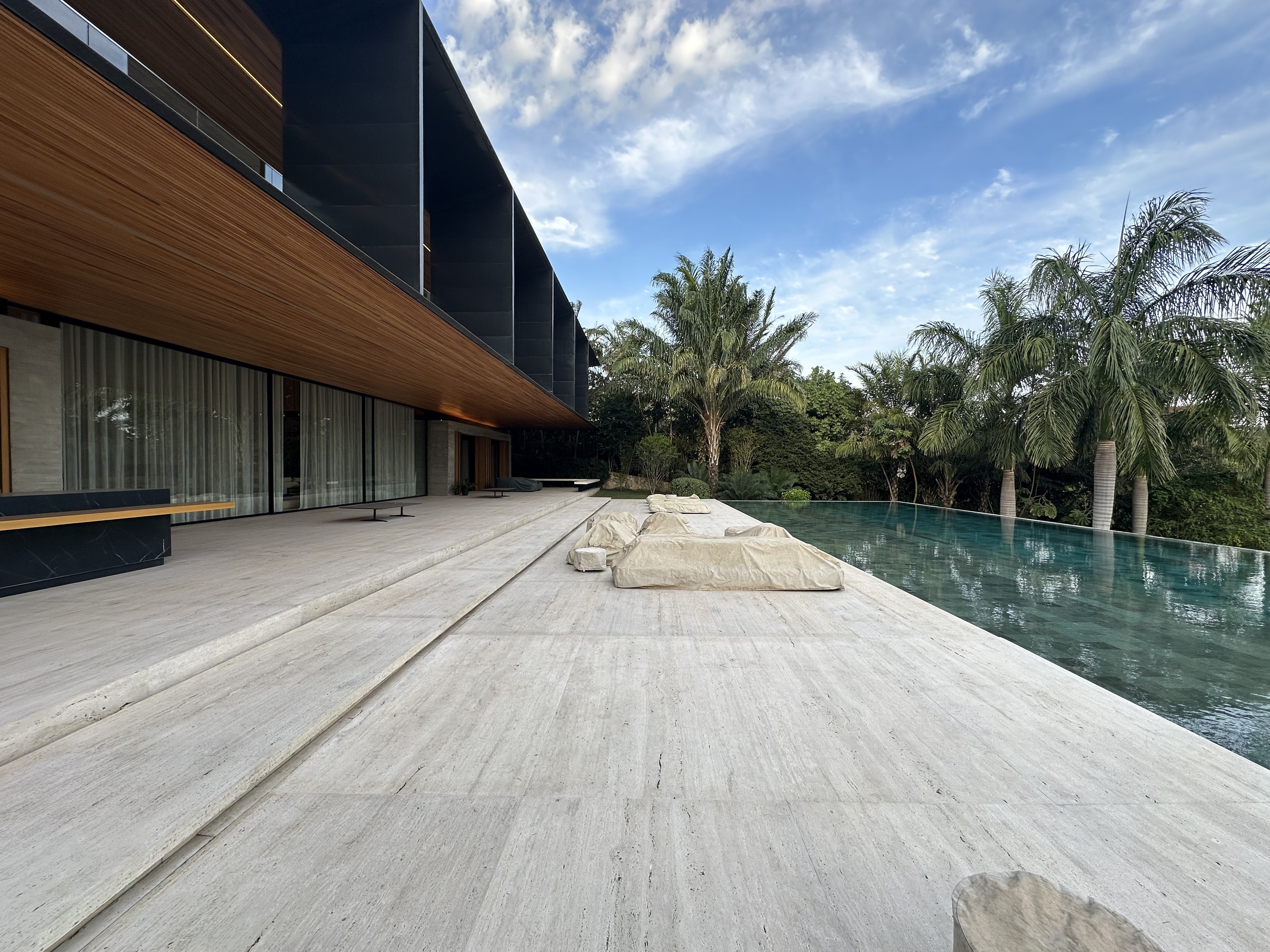 Casa de campo com 10 suítes e arquitetura contemporânea na Fazenda Boa Vista